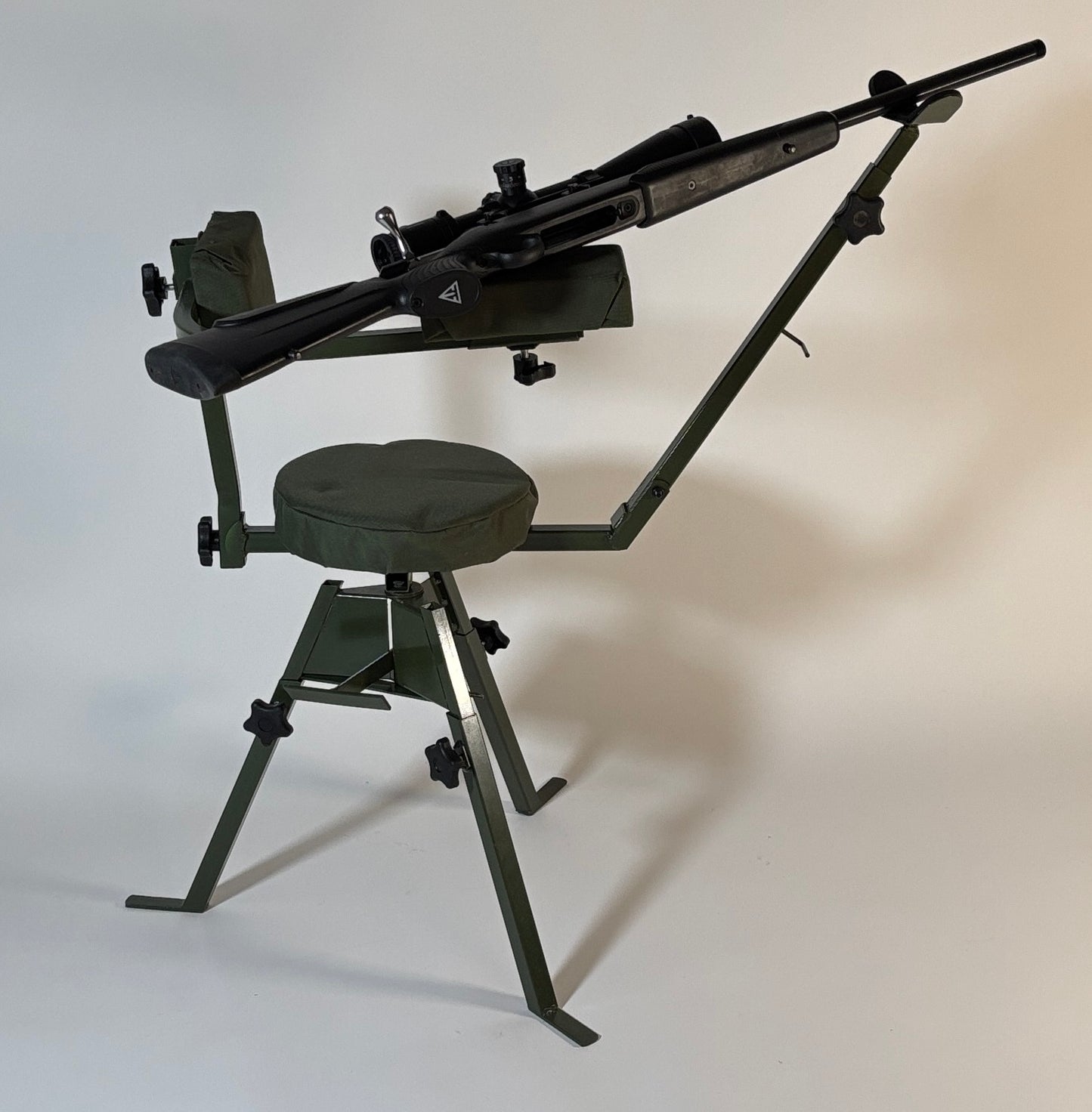 Jagdsitz mit Gewehrauflage